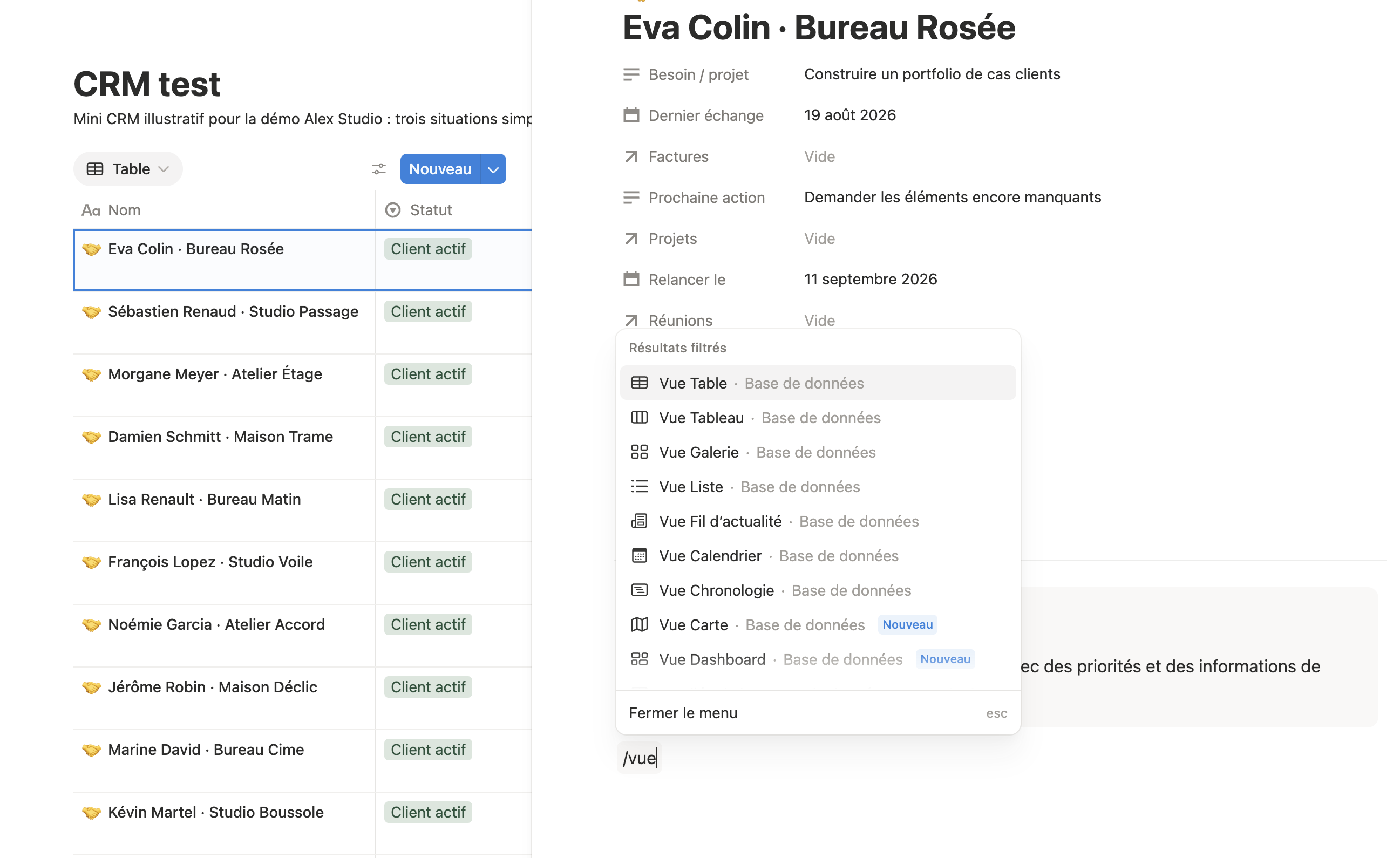 Fiche cliente fictive dans Notion avec la commande /vue et le menu des vues de base de données.